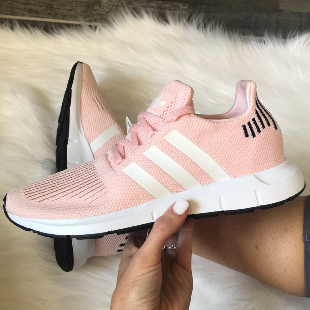 WOMENS ADIDAS SWIFT RUN - Picture 2 of 6